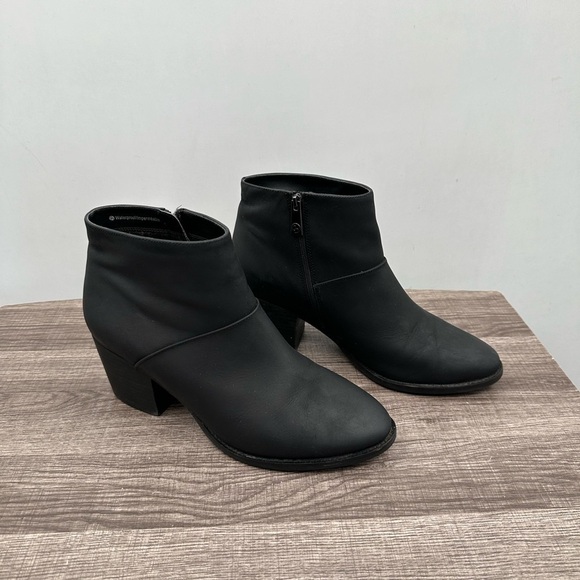 BLONDO Waterproof side zip black woman's leather ankle bootie. 11M - Picture 1 of 11
